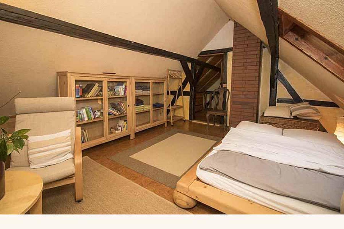 Ferienhaus am Fließ - hexenhaus-schlafzimmer-obergeschoss-eingang1