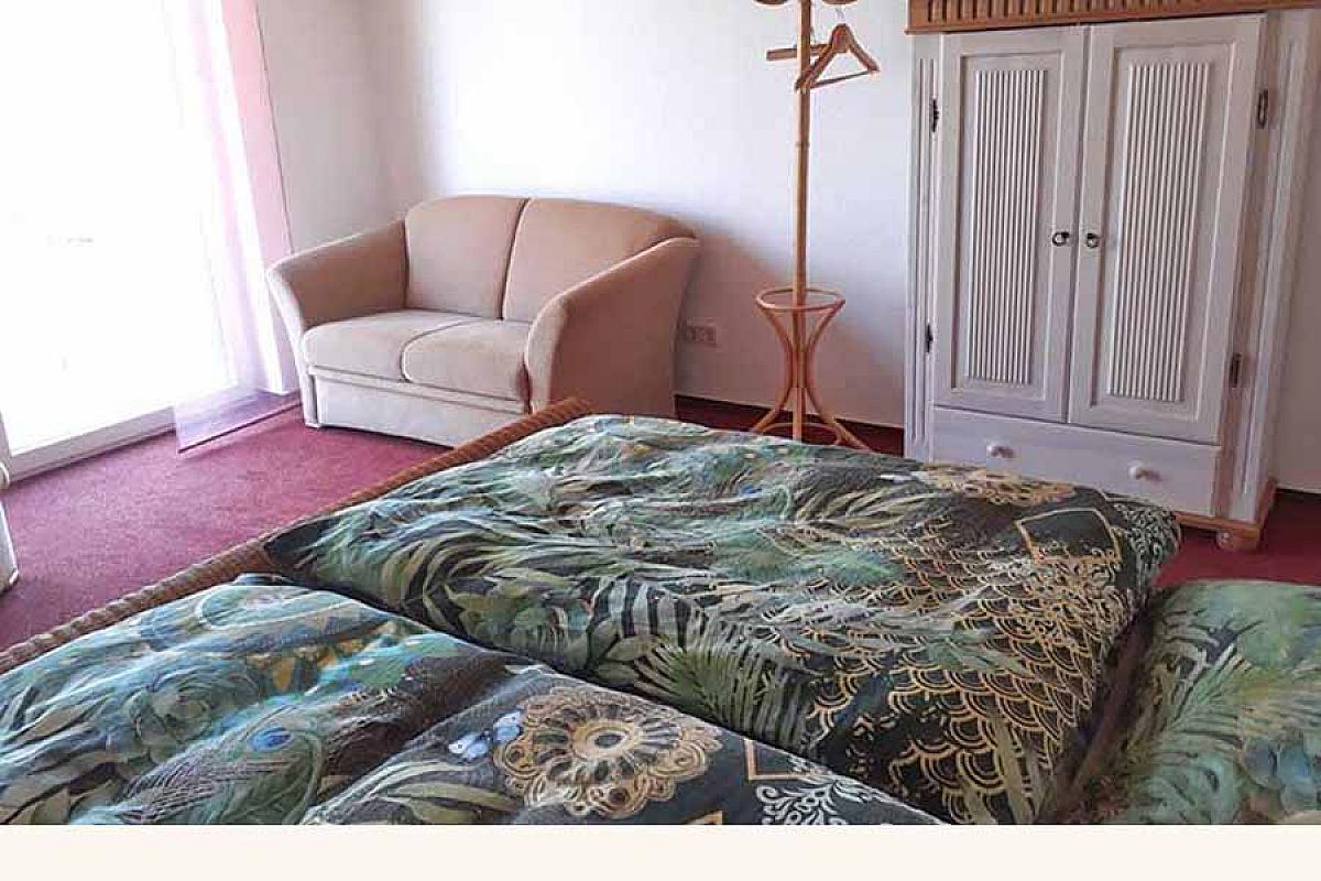 Ferienhaus am Wasser in Trebatsch - ferienhaus-am-wasser-in-tauche-schlafzimmer-doppelbett
