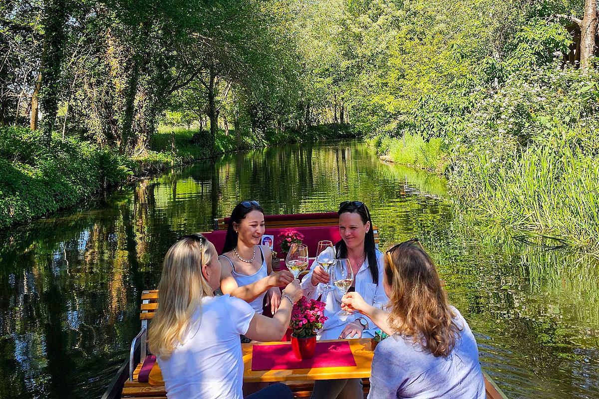 Spreehafen Burg - spreehafen-burg-individuelle-kahnfahrt-mit-sekt