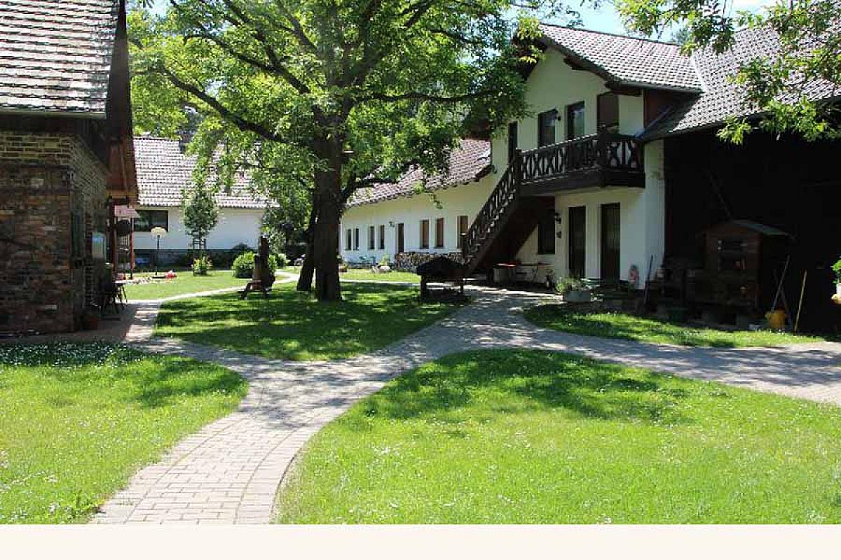 Ferienhof Bohg - Hof_5MB_1