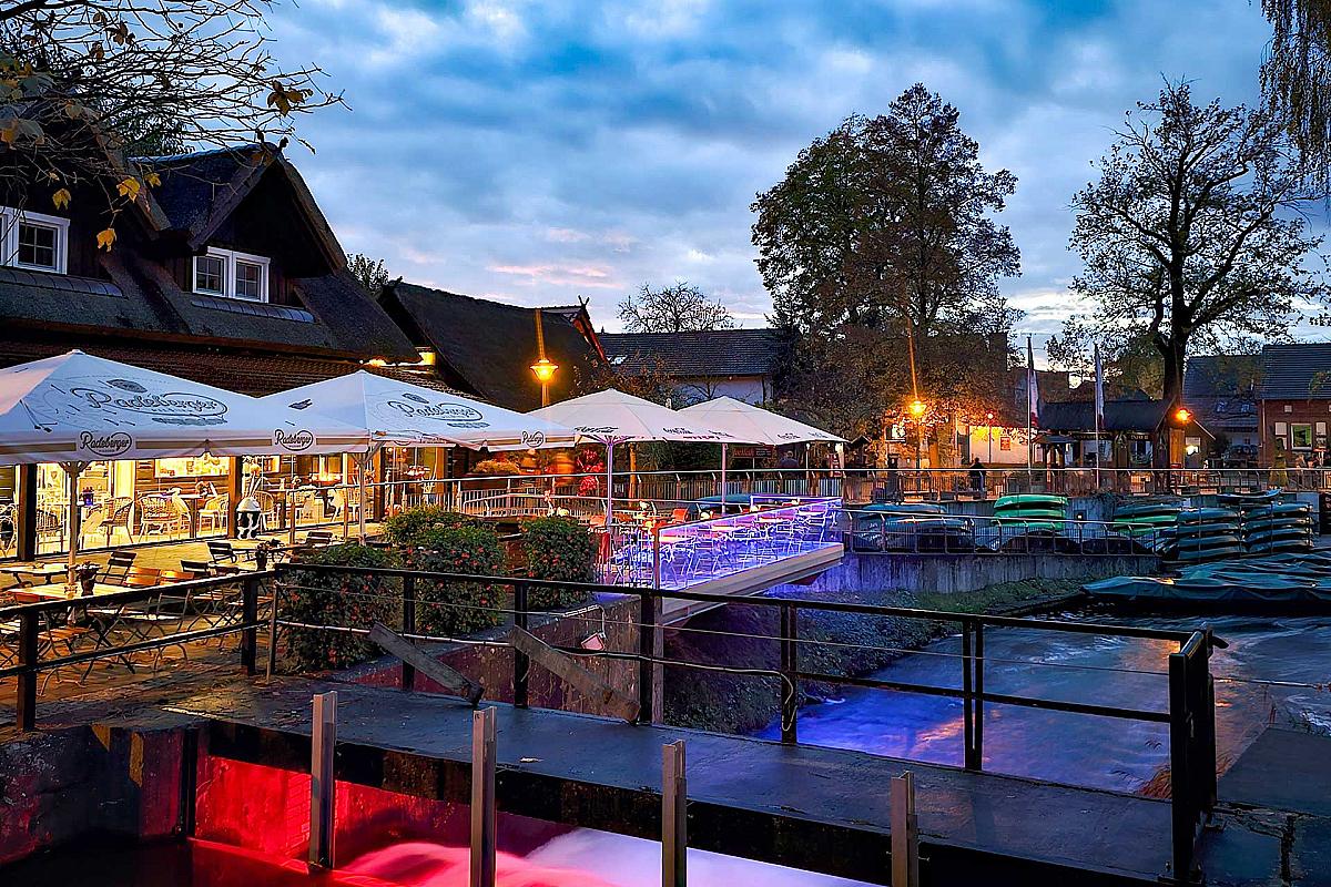 Spreehafen Burg - spreehafen-burg-terrassen-cafe-am-abend