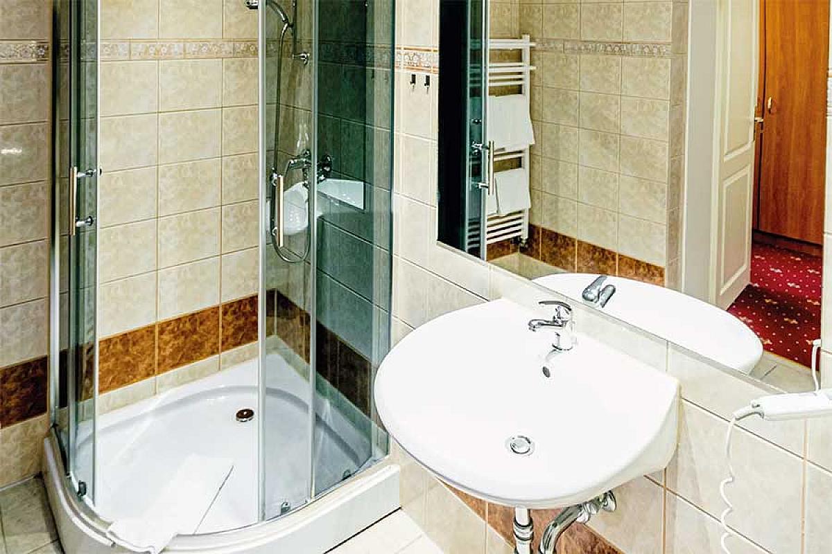 doppelzimmer-standard-bad