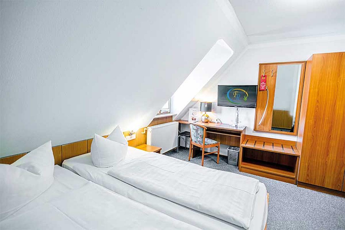 doppelzimmer-standard-schreibtisch