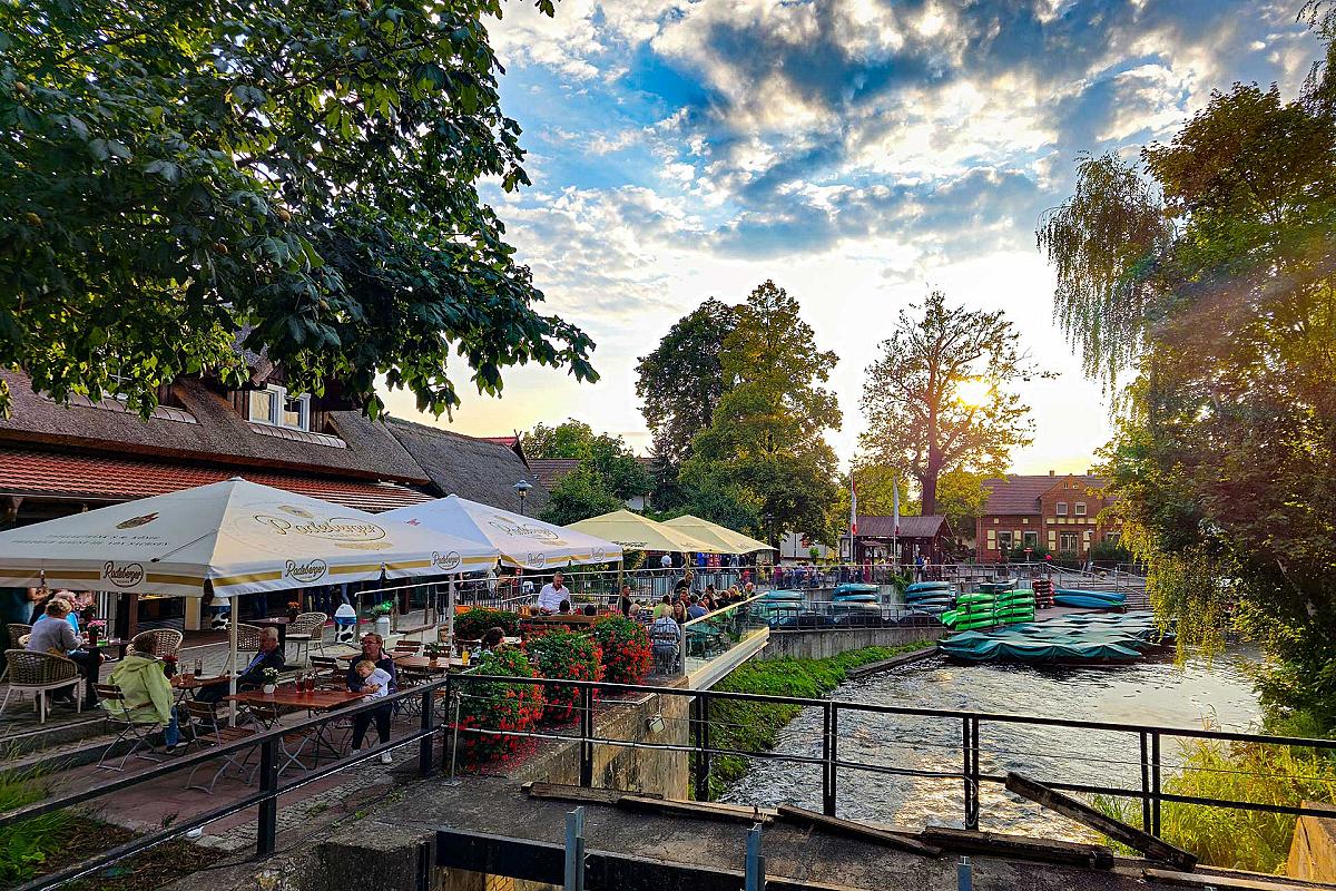 spreehafen-burg-blick-hafen-und-terrassen-cafe