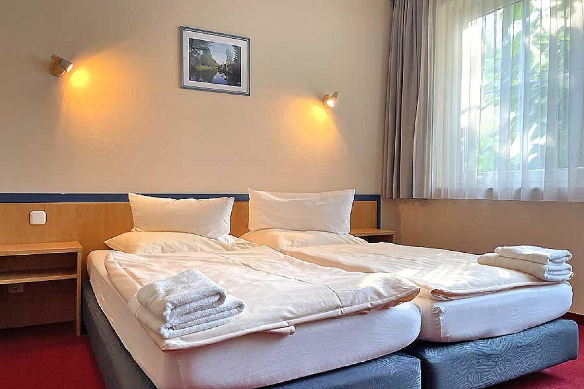 doppelzimmer-doppelbett_sia_20240710_14