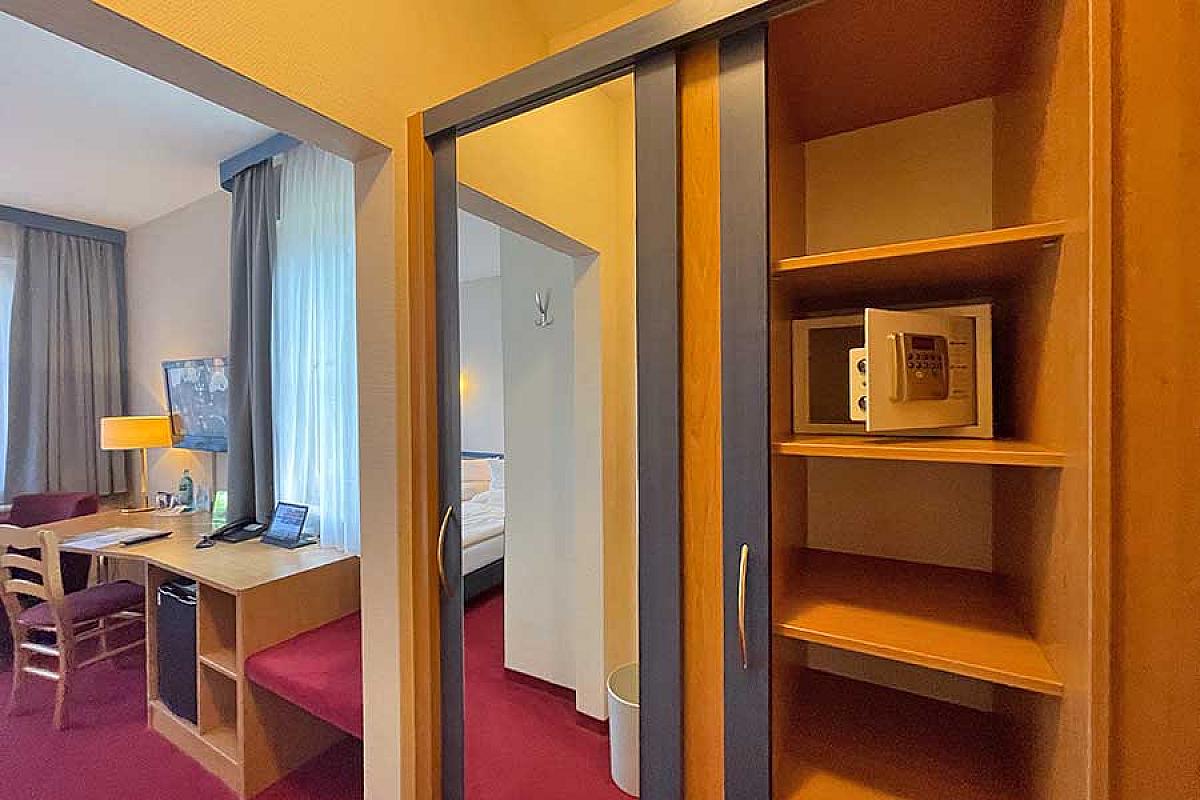 doppelzimmer-komfort--kleiderschrank_sia_20240710_24