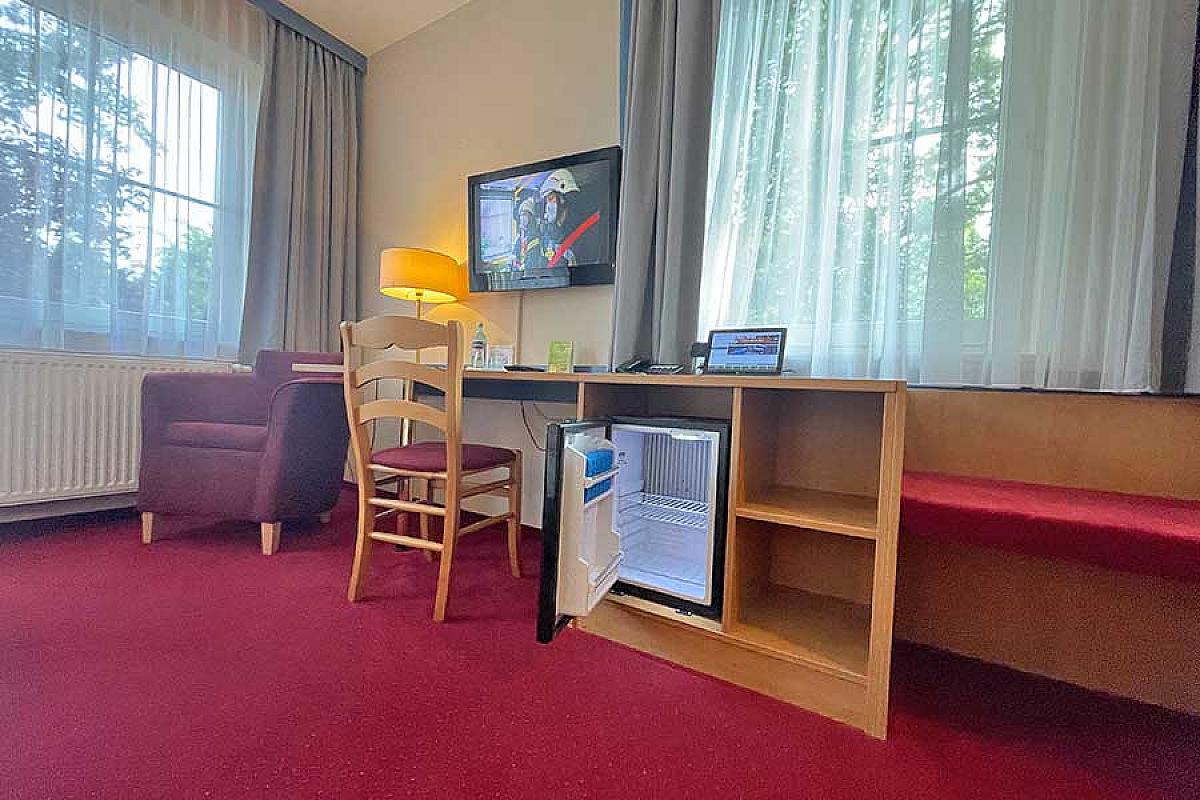 doppelzimmer-komfort-kuehlschrank_sia_20240710_23