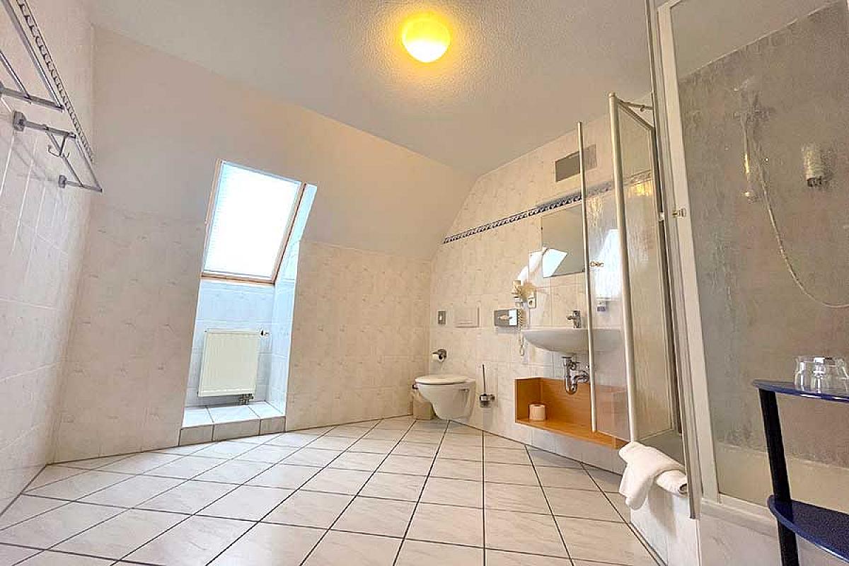 Spreewaldhotels Raddusch - juniorsuite-komfort-bad_sia_20240710_55