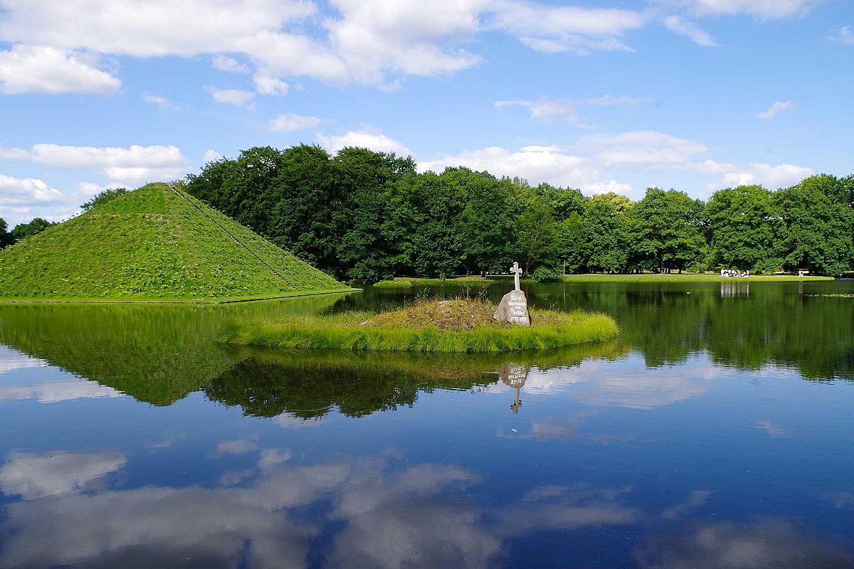 Stiftung Fürst-Pückler-Museum Park und Schloss Branitz - branitzer-park-wasserpyramide_aod_20150628_7888