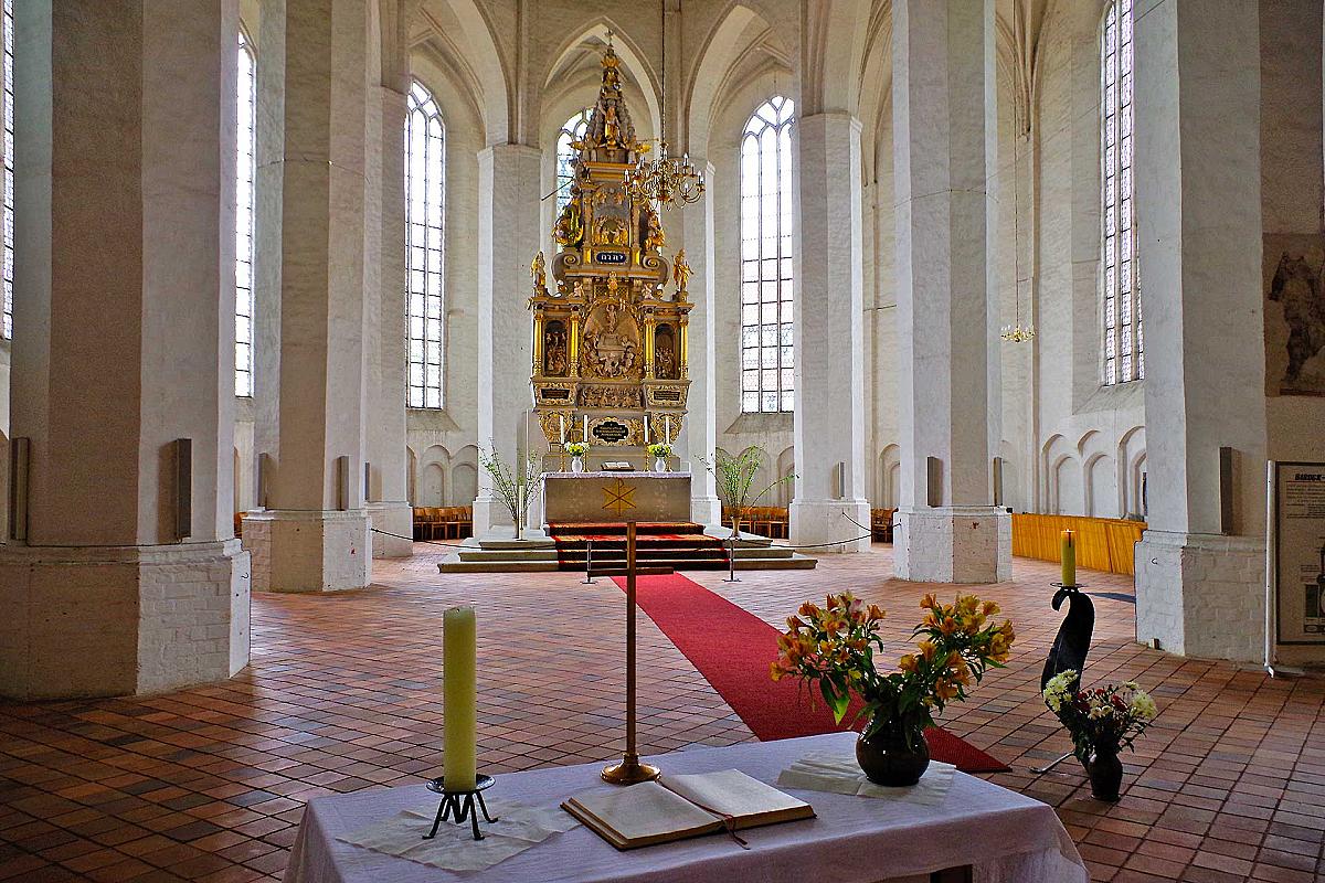 Touristinformation Cottbus - oberkirche-cottbus-sandstein-altar_aod_20130509_0837