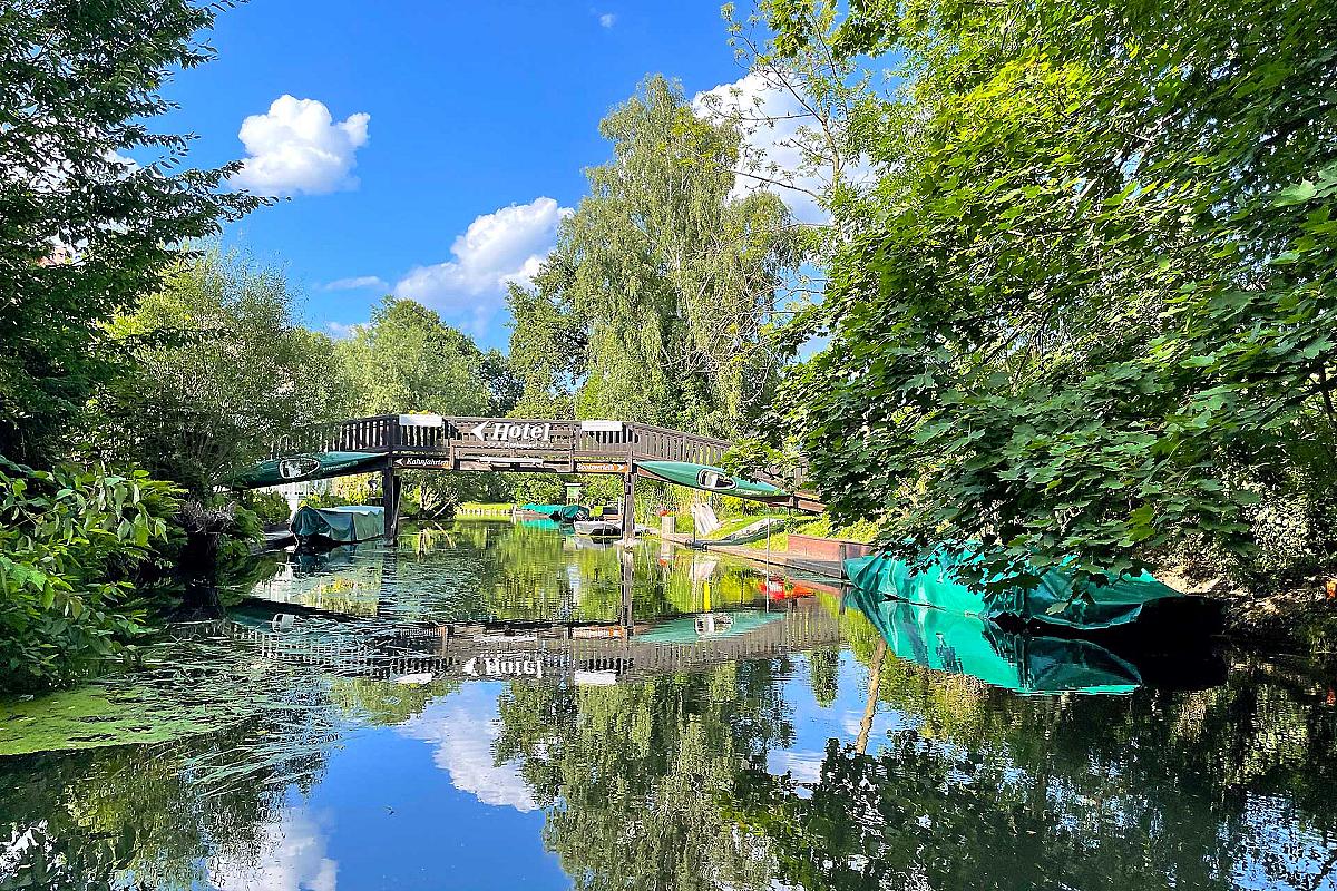 Jörg´s Kahnfahrten - joergs-kahnfahrt-hafen-spiegelt-sich-im-wasser_sia_20230810_213