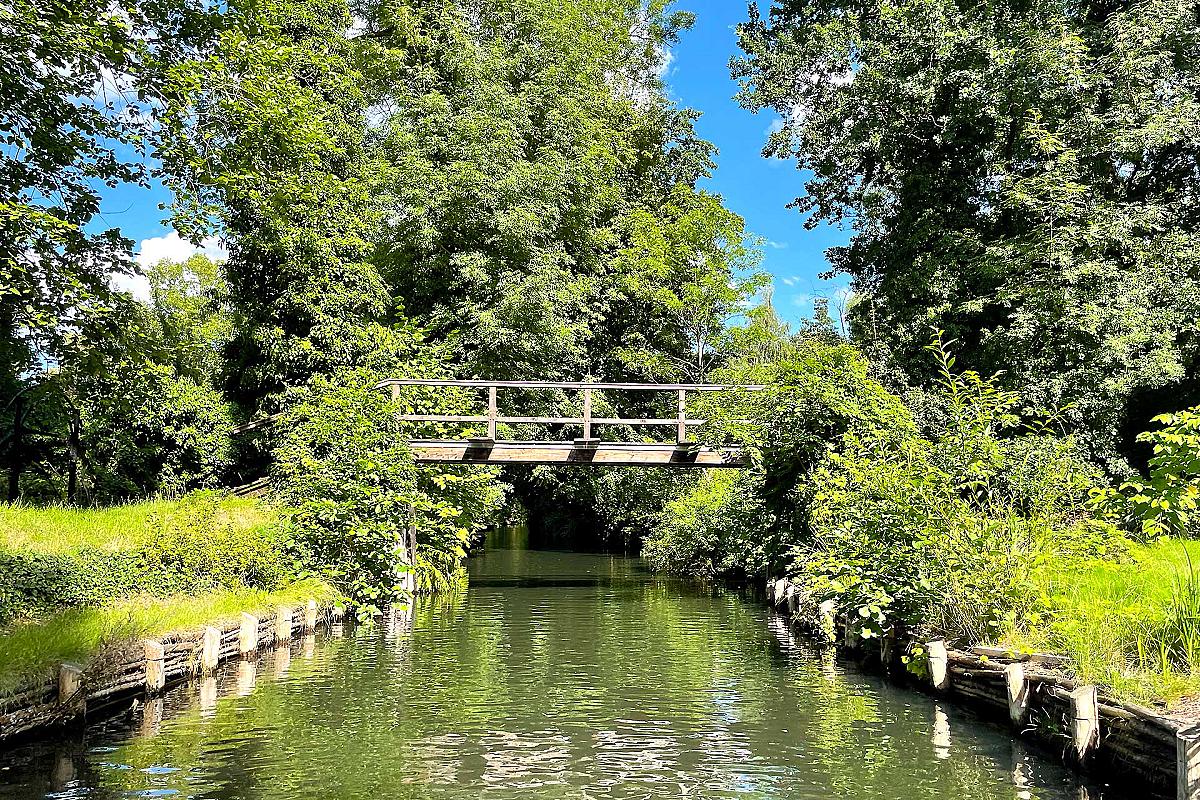 Foto: Spreewald-Info.de - Brücke über ein Fließ in Lübben