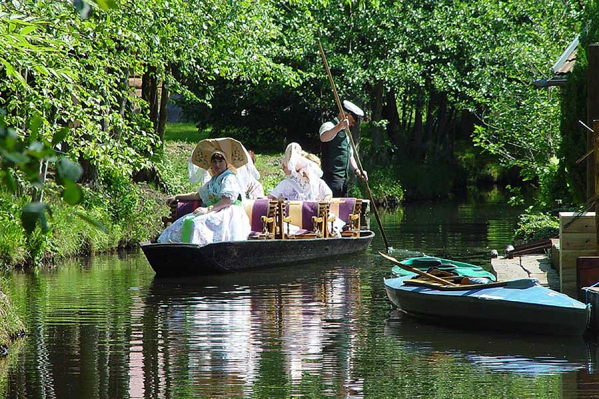 Hafen zur alten Aalreuse - kahnfahrt-am-hafen-zur-alten-aalreuse