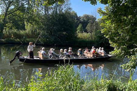 Barrierefreie Kahnfahrt mit dem Rollstuhlkahn