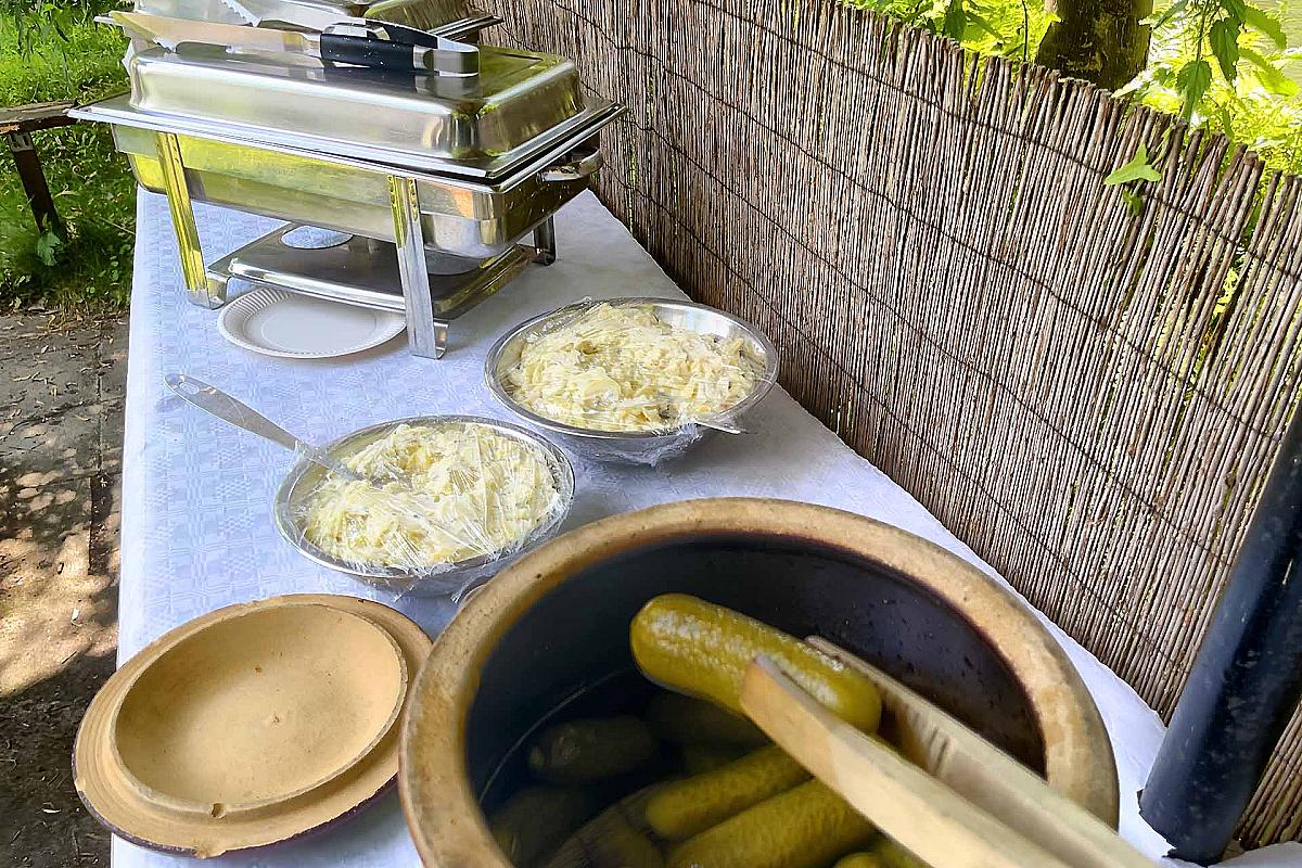 Foto: Spreewald-Info.de - Gurken, Salate für das Grillbuffet