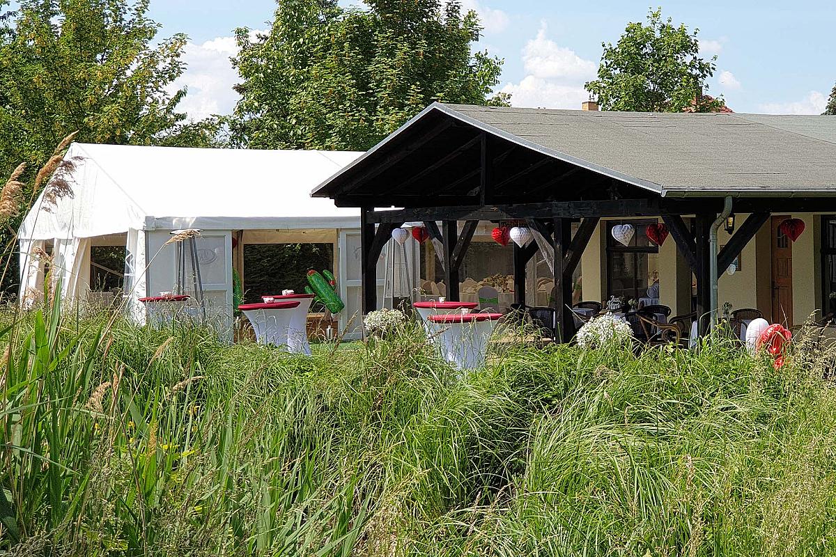 Hotel Zum Goldenen Löwen - festzelt-am-wasser-catering-goldener-loewe