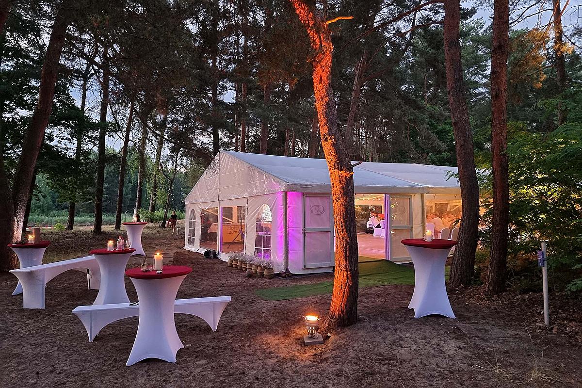 Hotel Zum Goldenen Löwen - festzelt-beleuchtung-abend-catering-goldener-loewe