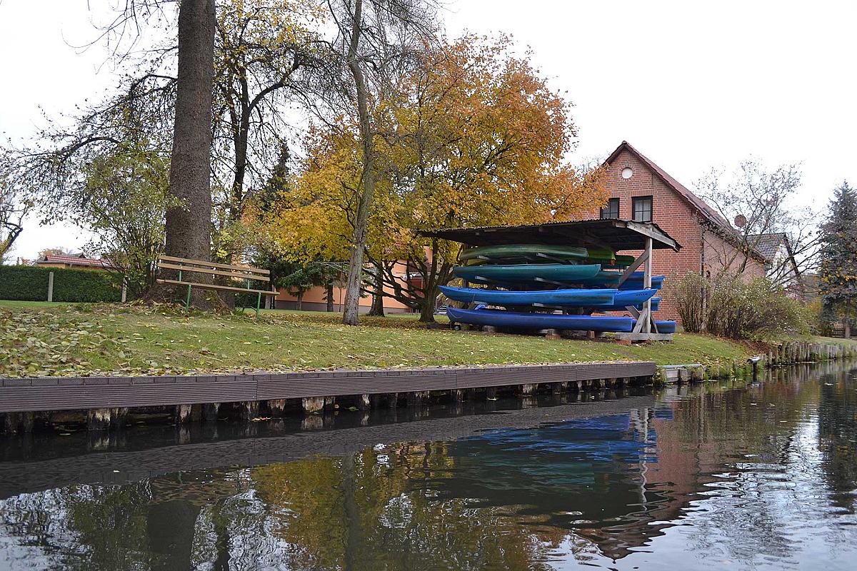 "Beim Kahnfährmann" - paddelboote-am-wasser-dsc-0863
