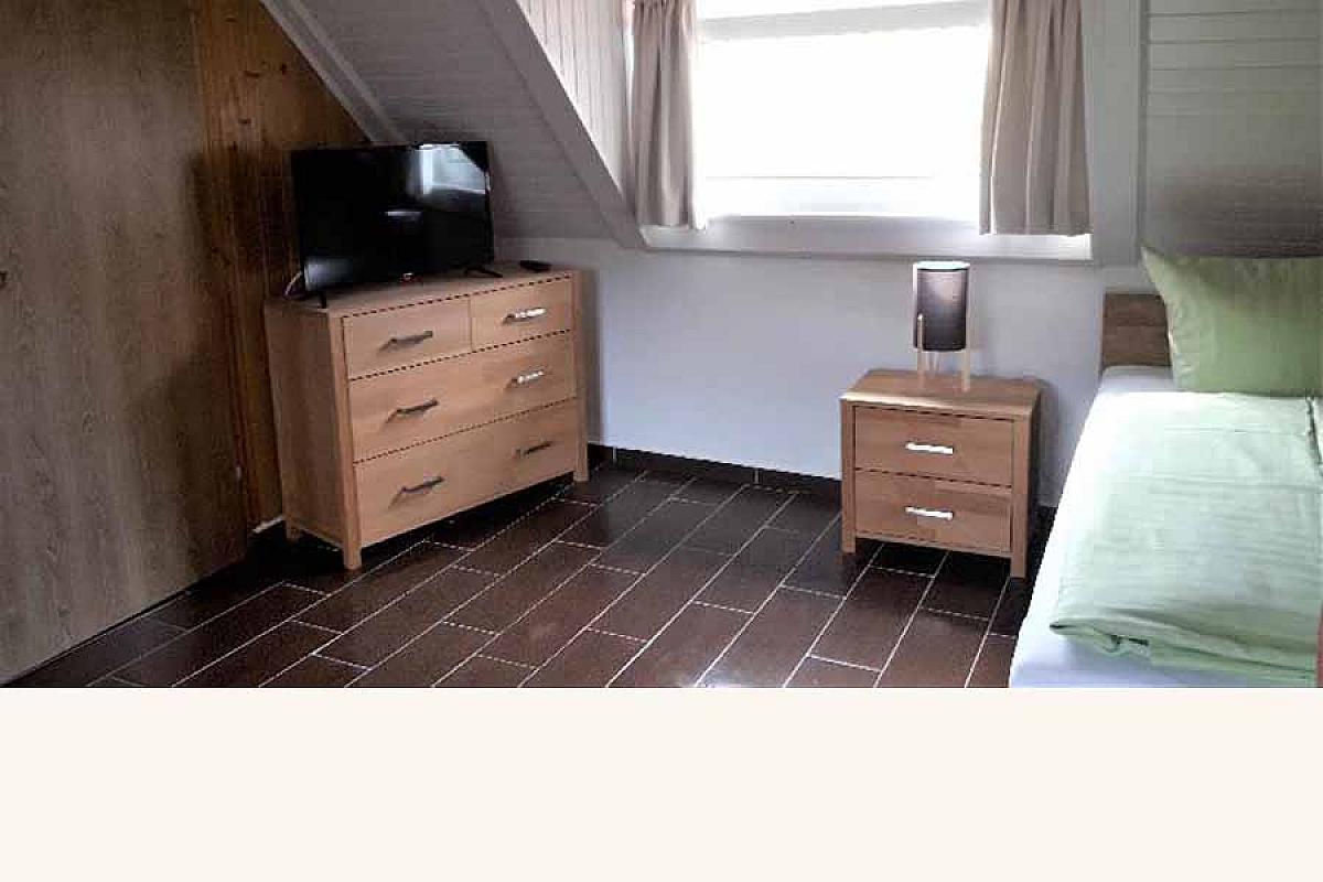 Pension Storchennest - Dreibettzimmer-Kommode
