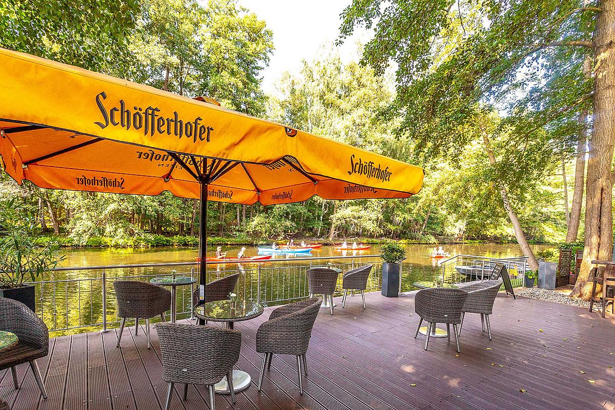 Bootsverleih Keutel - terrasse-am-wasser-am-bootsverleih-keutel-0054