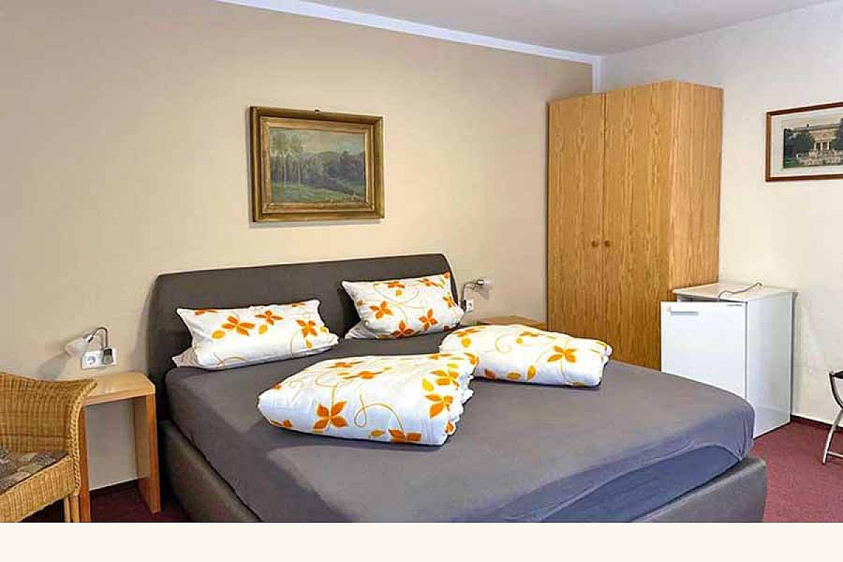 Gasthaus und Pension Döring - pension-doering-zimmer-doppelbett