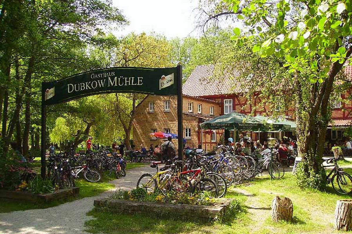 Gasthaus Dubkow Mühle - Biergarten_voll